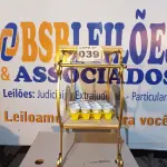 LOTE 039 - 01 - CARRINHO DE CHÁ DECORAÇÃO FESTAS (NO ESTADO, NÃO SABEMOS SE FUNCIONA. LEILÃO NÃO TEM GARANTIA E NEM DEVOLUÇÃO, SUJEITO A POSSÍVEIS AVARIAS VISÍVEIS/OCULTAS E/OU AUSÊNCIA DE COMPONENTES)