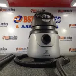 LOTE 190 - 01 - ASPIRADOR DE PÓ ELECTROLUX (NO ESTADO, NÃO SABEMOS SE FUNCIONA. LEILÃO NÃO TEM GARANTIA E NEM DEVOLUÇÃO, SUJEITO A POSSÍVEIS AVARIAS VISÍVEIS/OCULTAS E/OU AUSÊNCIA DE COMPONENTES)