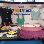 LOTE 077 - 15 – PEÇAS DE ROUPAS FEMININAS DIVERSAS (NO ESTADO, NÃO SABEMOS SE FUNCIONA. LEILÃO NÃO TEM GARANTIA E NEM DEVOLUÇÃO, SUJEITO A POSSÍVEIS AVARIAS VISÍVEIS/OCULTAS E/OU AUSÊNCIA DE COMPONENTES)