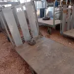 LOTE 632 - 01 CARRINHO PARA TRANSPORTE DE CARGAS COM AVARIAS. (NO ESTADO) ATENÇÃO! FAZER A VISITAÇÃO ANTES DE ARREMATAR, NÃO SABEMOS SE FUNCIONA. LEILÃO NÃO TEM GARANTIA E NEM DEVOLUÇÃO, SUJEITO A POSSÍVEIS AVARIAS VISÍVEIS/OCULTAS E/OU AUSÊNCIA DE COMPONENTES.