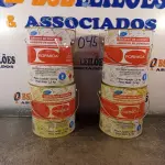 LOTE 045 - 04 - LATAS ADESIVO DE CONTATO FORMICA (NO ESTADO, NÃO SABEMOS SE FUNCIONA. LEILÃO NÃO TEM GARANTIA E NEM DEVOLUÇÃO, SUJEITO A POSSÍVEIS AVARIAS VISÍVEIS/OCULTAS E/OU AUSÊNCIA DE COMPONENTES)