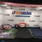 LOTE 087 - 15 – PEÇAS DE ROUPAS FEMININAS DIVERSAS (NO ESTADO, NÃO SABEMOS SE FUNCIONA. LEILÃO NÃO TEM GARANTIA E NEM DEVOLUÇÃO, SUJEITO A POSSÍVEIS AVARIAS VISÍVEIS/OCULTAS E/OU AUSÊNCIA DE COMPONENTES)
