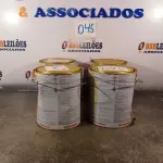 LOTE 045 - 04 - LATAS ADESIVO DE CONTATO FORMICA (NO ESTADO, NÃO SABEMOS SE FUNCIONA. LEILÃO NÃO TEM GARANTIA E NEM DEVOLUÇÃO, SUJEITO A POSSÍVEIS AVARIAS VISÍVEIS/OCULTAS E/OU AUSÊNCIA DE COMPONENTES)