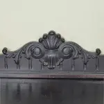 LOTE 064 - BUFFET APARADOR DA DÉCADA DE 1930 MANUELINO UM PÉ SOLTO SÓ APENAS PARAFUSAR PARTE DE CIMA SOLTA FALTA APENAS UM.PINO ALTURA. 123 COMPRIMENTO. 137 X LARGURA. 62 (NO ESTADO)