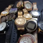 LOTE 087 - LOTE DE  RELÓGIOS DIVERSOS - SEM GARANTIA DE FUNCIONAMENTO - NECESSITA BATERIA PARADOS A TEMPOS (NO ESTADO)