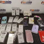 LOTE 270 - 01 – 26 ACESSÓRIOS PARA CELULARES (NO ESTADO, NÃO SABEMOS SE FUNCIONA. LEILÃO NÃO TEM GARANTIA E NEM DEVOLUÇÃO, SUJEITO A POSSÍVEIS AVARIAS VISÍVEIS/OCULTAS E/OU AUSÊNCIA DE COMPONENTES)