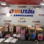 LOTE 371 - 01 - LOTE COM VÁRIAS VELAS DE ANIVERSARIO (NO ESTADO, NÃO SABEMOS SE FUNCIONA. LEILÃO NÃO TEM GARANTIA E NEM DEVOLUÇÃO, SUJEITO A POSSÍVEIS AVARIAS VISÍVEIS/OCULTAS E/OU AUSÊNCIA DE COMPONENTES)