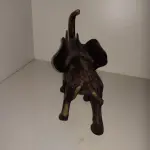 LOTE 066 - ESCULTURA ELEFANTE BEM  PESADO EM  BRONZE MASSIÇO 26 DE  ALT X 30 COMP X 15  LARG (NO ESTADO)