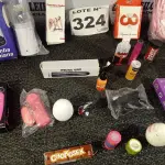 LOTE 324 - 21 – ITENS SEX SHOP DIVERSOS (NO ESTADO, NÃO SABEMOS SE FUNCIONA. LEILÃO NÃO TEM GARANTIA E NEM DEVOLUÇÃO, SUJEITO A POSSÍVEIS AVARIAS VISÍVEIS/OCULTAS E/OU AUSÊNCIA DE COMPONENTES)