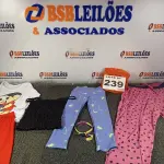 LOTE 239 - 10 – PEÇAS DE ROUPAS INFANTIL DIVERSAS (NO ESTADO, NÃO SABEMOS SE FUNCIONA. LEILÃO NÃO TEM GARANTIA E NEM DEVOLUÇÃO, SUJEITO A POSSÍVEIS AVARIAS VISÍVEIS/OCULTAS E/OU AUSÊNCIA DE COMPONENTES)