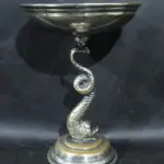 LOTE 152 - JOGO EM BANHO DE PRATA UMA FRUTEIRA, UM AÇUCAREIRO, UM PORTA COPOS  UM CINZEIRO EM FORMA DE CÁLI (NO ESTADO)