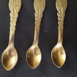 LOTE 070 - JOGO  PARA CAFÉ 13 PEÇAS, METAL DOURADO (NO ESTADO)