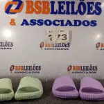 LOTE 273 - 02 – PARES DE CALÇADOS FEMININO Nº 37 (NO ESTADO, NÃO SABEMOS SE FUNCIONA. LEILÃO NÃO TEM GARANTIA E NEM DEVOLUÇÃO, SUJEITO A POSSÍVEIS AVARIAS VISÍVEIS/OCULTAS E/OU AUSÊNCIA DE COMPONENTES)