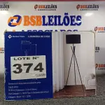 LOTE 374 - 01 - LUMINÁRIA DE CHÃO (NO ESTADO, NÃO SABEMOS SE FUNCIONA. LEILÃO NÃO TEM GARANTIA E NEM DEVOLUÇÃO, SUJEITO A POSSÍVEIS AVARIAS VISÍVEIS/OCULTAS E/OU AUSÊNCIA DE COMPONENTES)