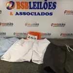 LOTE 259 - 10 – PEÇAS DE ROUPAS MASCULINAS DIVERSAS (NO ESTADO, NÃO SABEMOS SE FUNCIONA. LEILÃO NÃO TEM GARANTIA E NEM DEVOLUÇÃO, SUJEITO A POSSÍVEIS AVARIAS VISÍVEIS/OCULTAS E/OU AUSÊNCIA DE COMPONENTES)