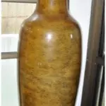 LOTE 053 - RARO VASO EM METAL NOBRE LAQUEADO OURO VELHO AVALIADA. 2 MIL REAIS TAMANHO:188 ALTURA LINDA PEÇA (NO ESTADO)