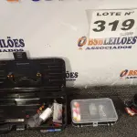 LOTE 319 - 01 - KIT DE PESCA 1 VARA 1 MOLINETE + ITENS (NO ESTADO, NÃO SABEMOS SE FUNCIONA. LEILÃO NÃO TEM GARANTIA E NEM DEVOLUÇÃO, SUJEITO A POSSÍVEIS AVARIAS VISÍVEIS/OCULTAS E/OU AUSÊNCIA DE COMPONENTES)