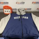 LOTE 333 - 10 – PEÇAS DE ROUPAS MASCULINAS DIVERSAS (NO ESTADO, NÃO SABEMOS SE FUNCIONA. LEILÃO NÃO TEM GARANTIA E NEM DEVOLUÇÃO, SUJEITO A POSSÍVEIS AVARIAS VISÍVEIS/OCULTAS E/OU AUSÊNCIA DE COMPONENTES)