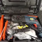LOTE 378 - 01 - MARTELETE ROMPEDOR ROTARY HAMMER 970W 220 VOLTS (NO ESTADO, NÃO SABEMOS SE FUNCIONA. LEILÃO NÃO TEM GARANTIA E NEM DEVOLUÇÃO, SUJEITO A POSSÍVEIS AVARIAS VISÍVEIS/OCULTAS E/OU AUSÊNCIA DE COMPONENTES)