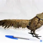 LOTE 125 - ESCULTURA EM BRONZE O FAISÃO, 32 CM.(NO ESTADO)