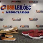 LOTE 297 - 02 – PARES DE CALÇADOS FEMININOS Nº 37 (NO ESTADO, NÃO SABEMOS SE FUNCIONA. LEILÃO NÃO TEM GARANTIA E NEM DEVOLUÇÃO, SUJEITO A POSSÍVEIS AVARIAS VISÍVEIS/OCULTAS E/OU AUSÊNCIA DE COMPONENTES)
