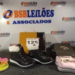 LOTE 125 - 03 – PARES DE CALÇADOS FEMININOS Nº 36 (NO ESTADO, NÃO SABEMOS SE FUNCIONA. LEILÃO NÃO TEM GARANTIA E NEM DEVOLUÇÃO, SUJEITO A POSSÍVEIS AVARIAS VISÍVEIS/OCULTAS E/OU AUSÊNCIA DE COMPONENTES)