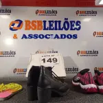 LOTE 149 - 03 – PARES DE CALÇADOS FEMININOS Nº 36 (NO ESTADO, NÃO SABEMOS SE FUNCIONA. LEILÃO NÃO TEM GARANTIA E NEM DEVOLUÇÃO, SUJEITO A POSSÍVEIS AVARIAS VISÍVEIS/OCULTAS E/OU AUSÊNCIA DE COMPONENTES)
