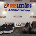 LOTE 244 - 02 – PARES DE CALÇADOS MASCULINOS Nº 40 (NO ESTADO, NÃO SABEMOS SE FUNCIONA. LEILÃO NÃO TEM GARANTIA E NEM DEVOLUÇÃO, SUJEITO A POSSÍVEIS AVARIAS VISÍVEIS/OCULTAS E/OU AUSÊNCIA DE COMPONENTES)