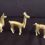 LOTE 069 - LHAMAS EM BRONZE, 7 CM ALT X 5 CM (NO ESTADO)