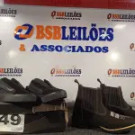 LOTE 349 - 02 – PARES DE CALÇADOS Nº 36 (NO ESTADO, NÃO SABEMOS SE FUNCIONA. LEILÃO NÃO TEM GARANTIA E NEM DEVOLUÇÃO, SUJEITO A POSSÍVEIS AVARIAS VISÍVEIS/OCULTAS E/OU AUSÊNCIA DE COMPONENTES)