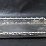 LOTE 112 - TABULEIRO COM BANHO DE NÍQUEL, RETANGULAR, MEDIDAS: 47 CM DE COMPRIMENTO 4,2 CM DE LARGURA DA GALERIA CENTRAL X 7,5 CM DE ALTURA (NO ESTADO)