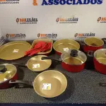 LOTE 301 - 01 - JOGO DE PANELA TRAMONTINA 15 PEÇAS (NO ESTADO, NÃO SABEMOS SE FUNCIONA. LEILÃO NÃO TEM GARANTIA E NEM DEVOLUÇÃO, SUJEITO A POSSÍVEIS AVARIAS VISÍVEIS/OCULTAS E/OU AUSÊNCIA DE COMPONENTES)