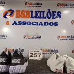 LOTE 257 - 02 – PARES DE CALÇADOS MASCULINO Nº 38 (NO ESTADO, NÃO SABEMOS SE FUNCIONA. LEILÃO NÃO TEM GARANTIA E NEM DEVOLUÇÃO, SUJEITO A POSSÍVEIS AVARIAS VISÍVEIS/OCULTAS E/OU AUSÊNCIA DE COMPONENTES)