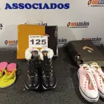 LOTE 125 - 03 – PARES DE CALÇADOS FEMININOS Nº 36 (NO ESTADO, NÃO SABEMOS SE FUNCIONA. LEILÃO NÃO TEM GARANTIA E NEM DEVOLUÇÃO, SUJEITO A POSSÍVEIS AVARIAS VISÍVEIS/OCULTAS E/OU AUSÊNCIA DE COMPONENTES)