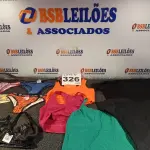 LOTE 326 - 12 – PEÇAS DE ROUPAS FEMININAS DIVERSAS (NO ESTADO, NÃO SABEMOS SE FUNCIONA. LEILÃO NÃO TEM GARANTIA E NEM DEVOLUÇÃO, SUJEITO A POSSÍVEIS AVARIAS VISÍVEIS/OCULTAS E/OU AUSÊNCIA DE COMPONENTES)