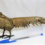 LOTE 125 - ESCULTURA EM BRONZE O FAISÃO, 32 CM.(NO ESTADO)