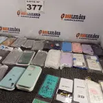 LOTE 377 - 45 – CAPAS PARA CELULARES DIVERSOS (NO ESTADO, NÃO SABEMOS SE FUNCIONA. LEILÃO NÃO TEM GARANTIA E NEM DEVOLUÇÃO, SUJEITO A POSSÍVEIS AVARIAS VISÍVEIS/OCULTAS E/OU AUSÊNCIA DE COMPONENTES)