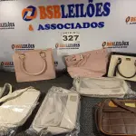LOTE 327 - 13 - BOLSAS NECESSAIRE LIPO MANUAL CORPS LIGNEA E 04 BOLSAS DIVERSAS. (NO ESTADO, NÃO SABEMOS SE FUNCIONA. LEILÃO NÃO TEM GARANTIA E NEM DEVOLUÇÃO, SUJEITO A POSSÍVEIS AVARIAS VISÍVEIS/OCULTAS E/OU AUSÊNCIA DE COMPONENTES)