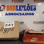 LOTE 241 - 02 – PARES DE CALÇADOS MASCULINOS Nº 41 (NO ESTADO, NÃO SABEMOS SE FUNCIONA. LEILÃO NÃO TEM GARANTIA E NEM DEVOLUÇÃO, SUJEITO A POSSÍVEIS AVARIAS VISÍVEIS/OCULTAS E/OU AUSÊNCIA DE COMPONENTES)