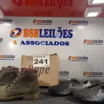 LOTE 241 - 02 – PARES DE CALÇADOS MASCULINOS Nº 41 (NO ESTADO, NÃO SABEMOS SE FUNCIONA. LEILÃO NÃO TEM GARANTIA E NEM DEVOLUÇÃO, SUJEITO A POSSÍVEIS AVARIAS VISÍVEIS/OCULTAS E/OU AUSÊNCIA DE COMPONENTES)