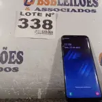 LOTE 338 - 01 – CELULAR SAMSUNG GALAXY S8 (NO ESTADO, NÃO SABEMOS SE FUNCIONA. LEILÃO NÃO TEM GARANTIA E NEM DEVOLUÇÃO, SUJEITO A POSSÍVEIS AVARIAS VISÍVEIS/OCULTAS E/OU AUSÊNCIA DE COMPONENTES)
