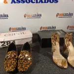 LOTE 281 - 02 – PARES DE CALÇADOS FEMININO Nº 37 (NO ESTADO, NÃO SABEMOS SE FUNCIONA. LEILÃO NÃO TEM GARANTIA E NEM DEVOLUÇÃO, SUJEITO A POSSÍVEIS AVARIAS VISÍVEIS/OCULTAS E/OU AUSÊNCIA DE COMPONENTES)