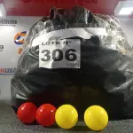 LOTE 306 - 01 - BOLINHAS PARA PISCINA COLORIDAS (NO ESTADO, NÃO SABEMOS SE FUNCIONA. LEILÃO NÃO TEM GARANTIA E NEM DEVOLUÇÃO, SUJEITO A POSSÍVEIS AVARIAS VISÍVEIS/OCULTAS E/OU AUSÊNCIA DE COMPONENTES)
