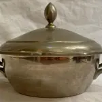 LOTE 339 - 1 SOPEIRA EM METAL ESPESSURADO A PRATA. (NO ESTADO)