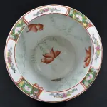 LOTE 198 - VAZO DE PORCELANA CHINESA.ALTURA 20 CM E  26 CM DIÂMETRO (NO ESTADO)