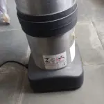 LOTE 360 - ESPREMEDOR DE LARANJA INDUSTRIAL SKYMSEN FUNCIONANDO PERFEITAMENTE SEM OS ACESSÓRIOS (NO ESTADO)