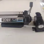 LOTE 418 - LOTE COM CÂMARAS E FILMADORA E UM TRIPÉS MÁQUINA DE BARBEAR ANTIGA  (NO ESTADO)