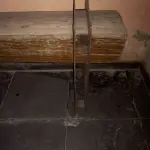 LOTE 265 - BANCO RUSTICO DE DORMENTE COM 2,10   DE COMPRIMENTO(NO ESTADO)
