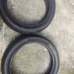 LOTE 367 - DOIS PNEUS DE  MOTO 130/70.17 MC (NO ESTADO)