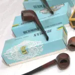 LOTE 279 - LOTE COM 6 RAROS CACHIMBOS SÉCULO XX. (JCI, CARTER) -  EM MADEIRA COM A PITEIRA EM BAQUELITE, À SABER: 4 (QUATRO) CACHIMBOS JCI (J. CARNEIRO & IRMÃOS),  EM EXCELENTE ESTADO DE CONSERVAÇÃO. (NO ESTADO)